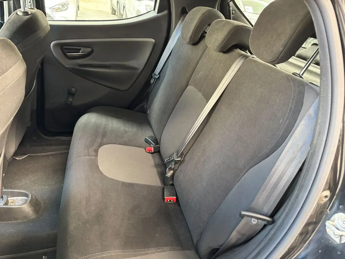 Lancia Ypsilon usata a Modena (12)
