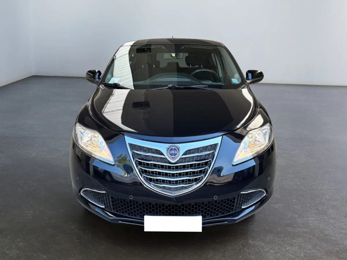 Lancia Ypsilon usata a Modena (2)