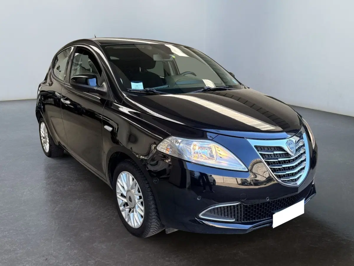 Lancia Ypsilon usata a Modena (3)