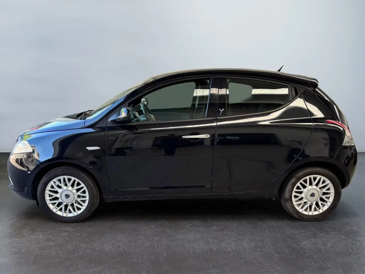 Lancia Ypsilon usata a Modena (4)