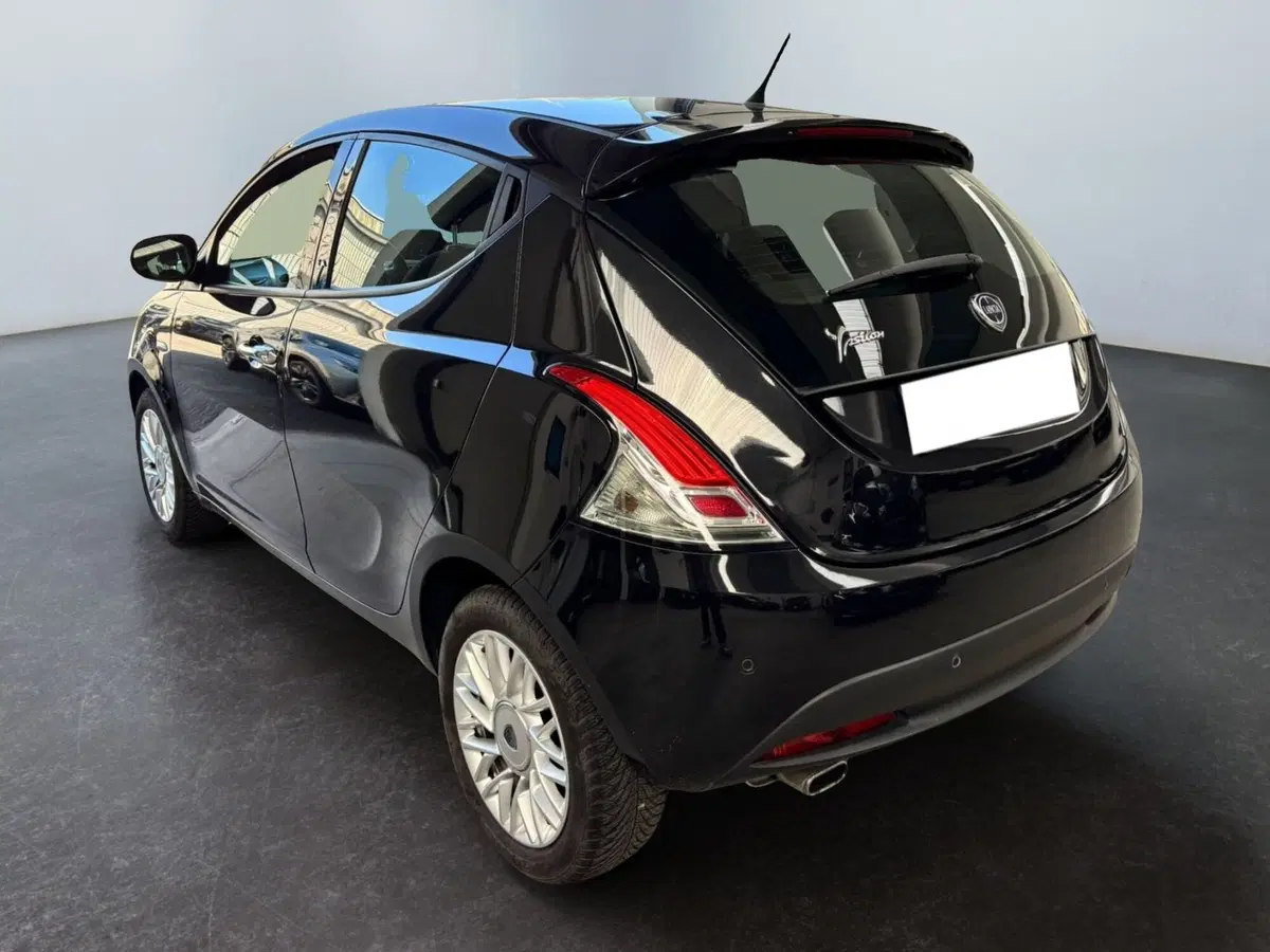Lancia Ypsilon usata a Modena (7)