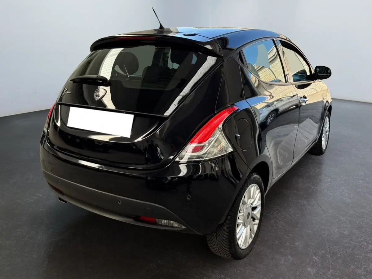 Lancia Ypsilon usata a Modena (8)