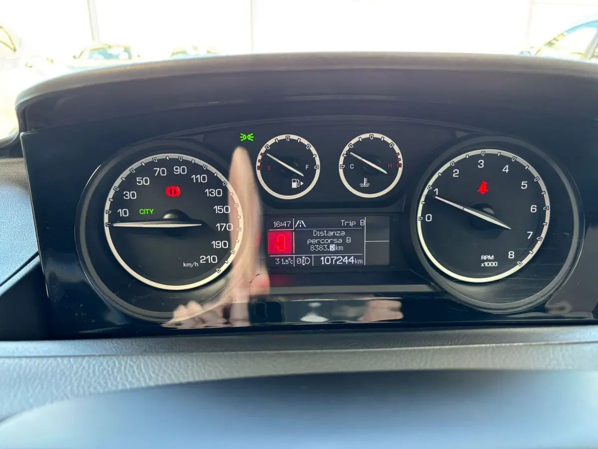 Lancia Ypsilon usata a Modena (9)