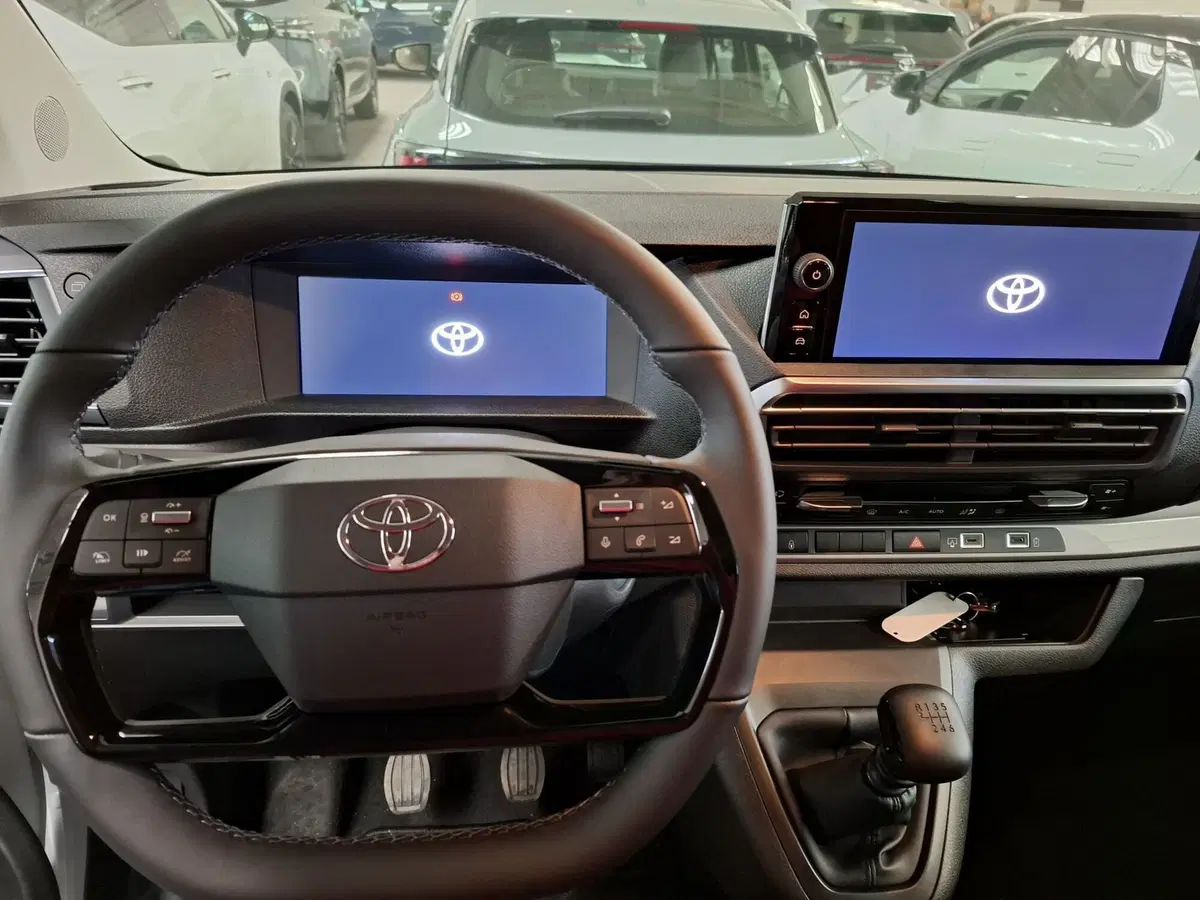 Toyota Proace Verso nuova a Bologna (8)