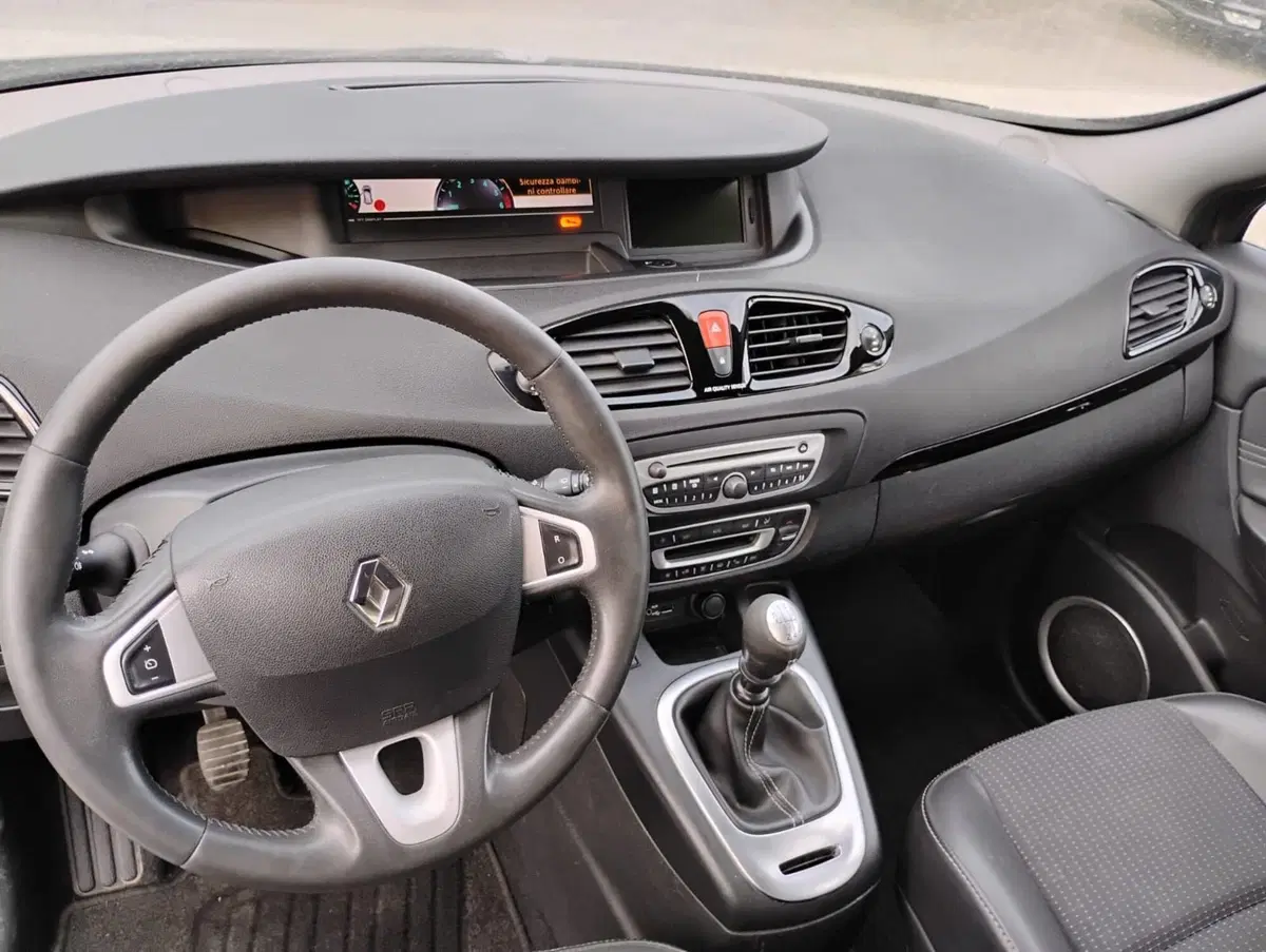 Renault Scénic X-Mod usata a Messina (8)