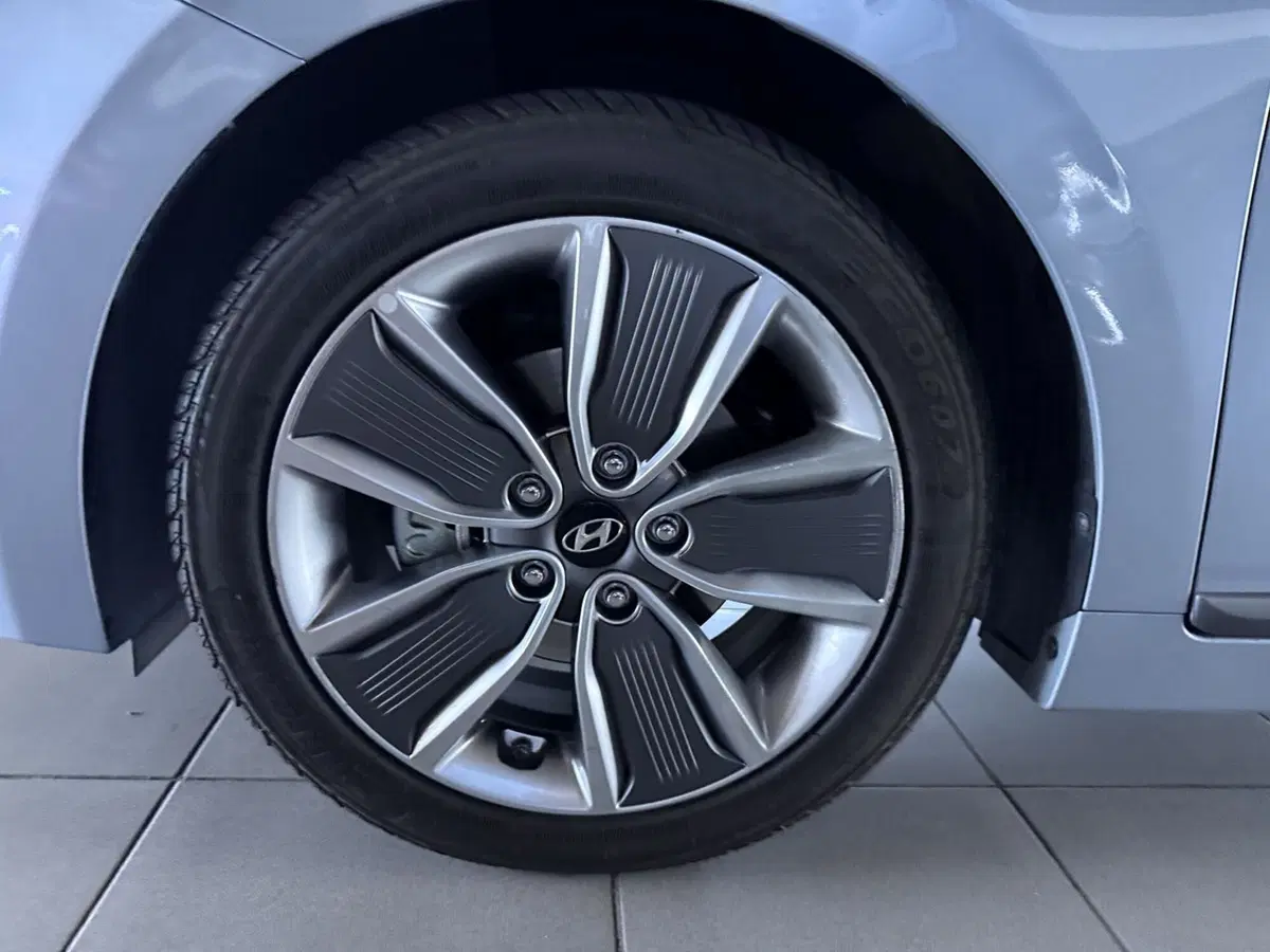 Hyundai Ioniq usata a Messina (5)