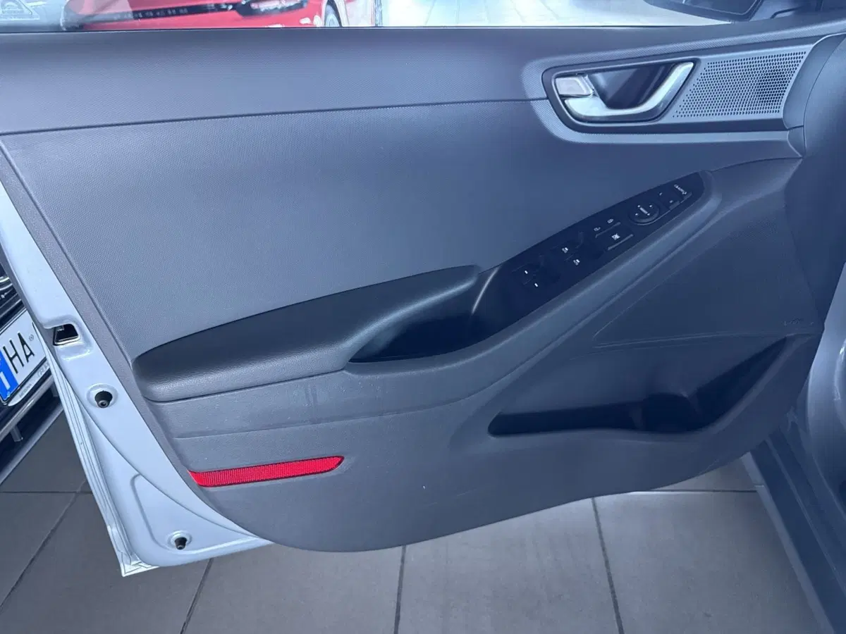 Hyundai Ioniq usata a Messina (6)