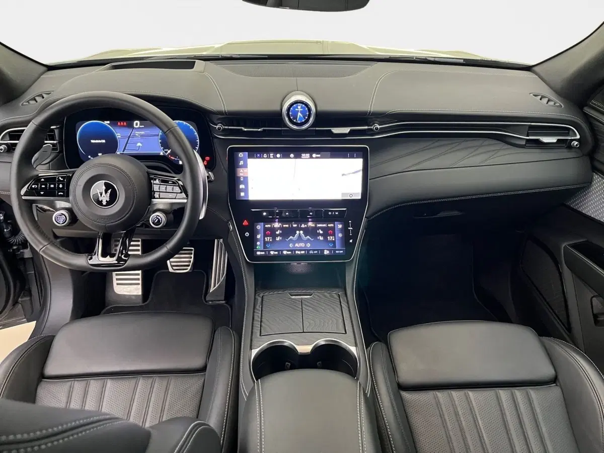Maserati Grecale usata a Bari (11)