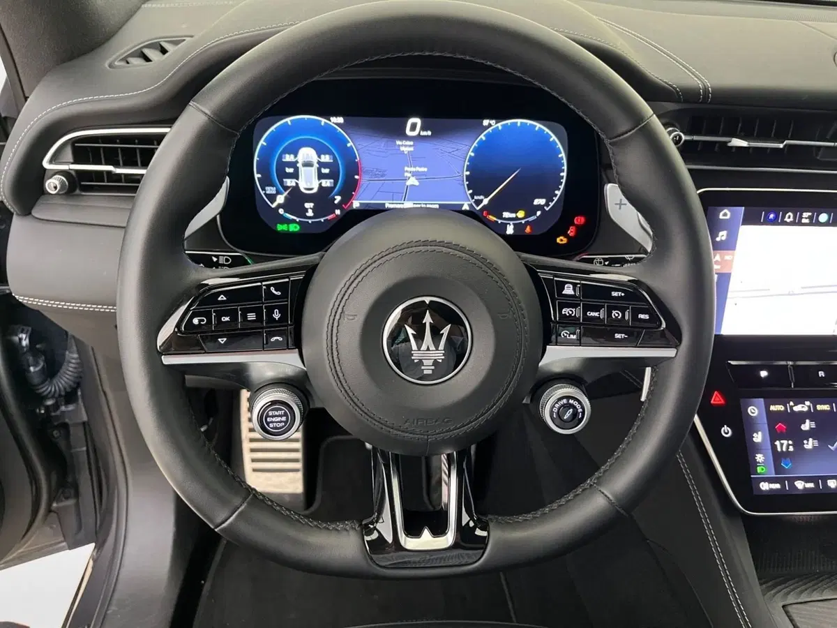 Maserati Grecale usata a Bari (12)