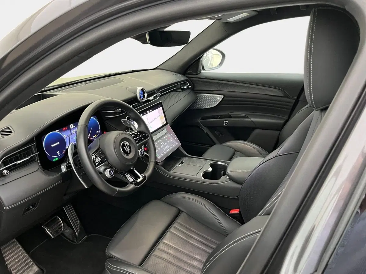 Maserati Grecale usata a Bari (9)