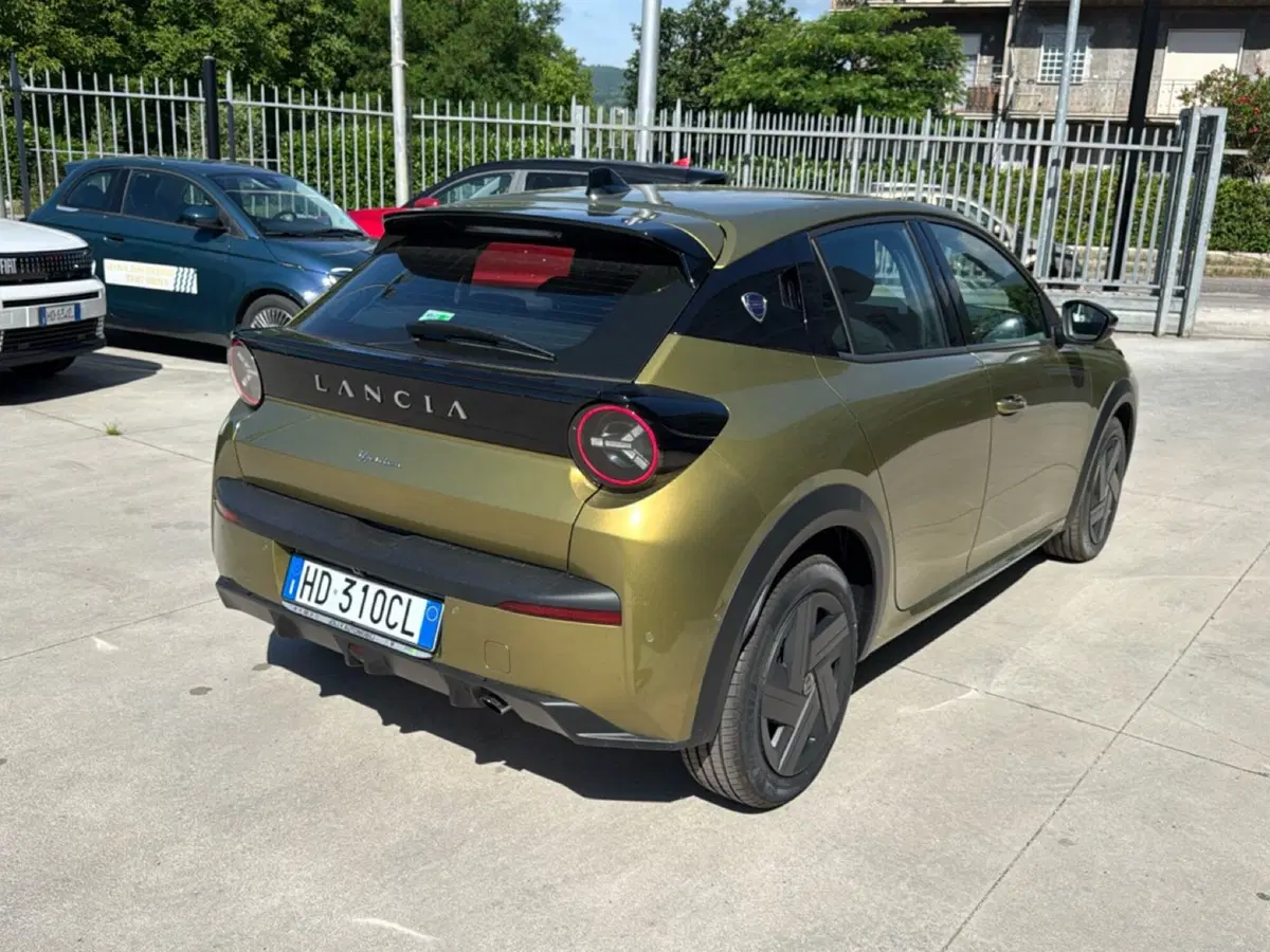Lancia Ypsilon nuova a Frosinone (4)