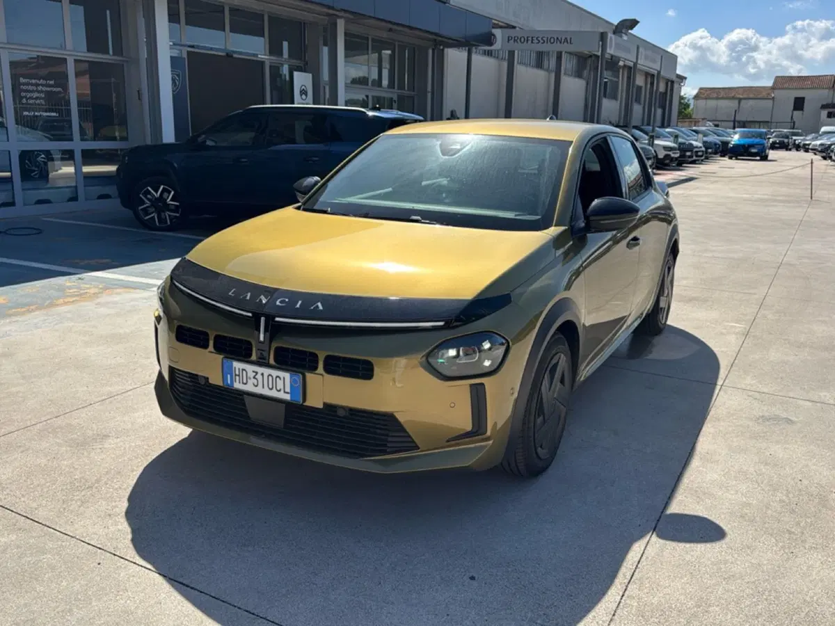 Lancia Ypsilon nuova a Frosinone (9)