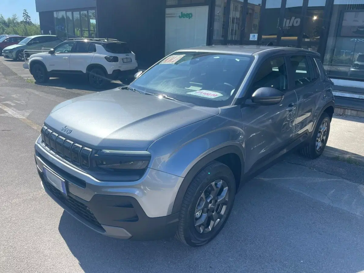 Jeep Avenger nuova a Lucca