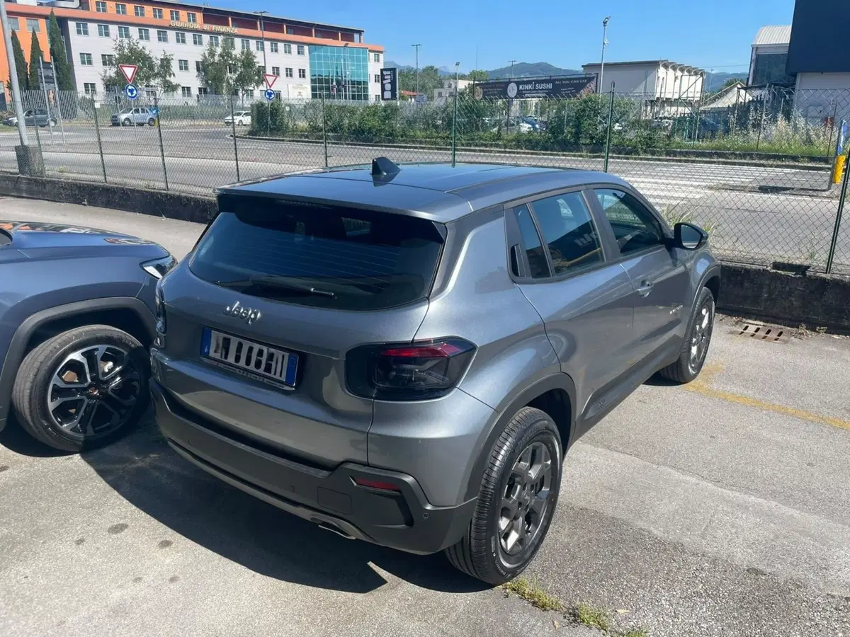 Jeep Avenger nuova a Lucca (4)