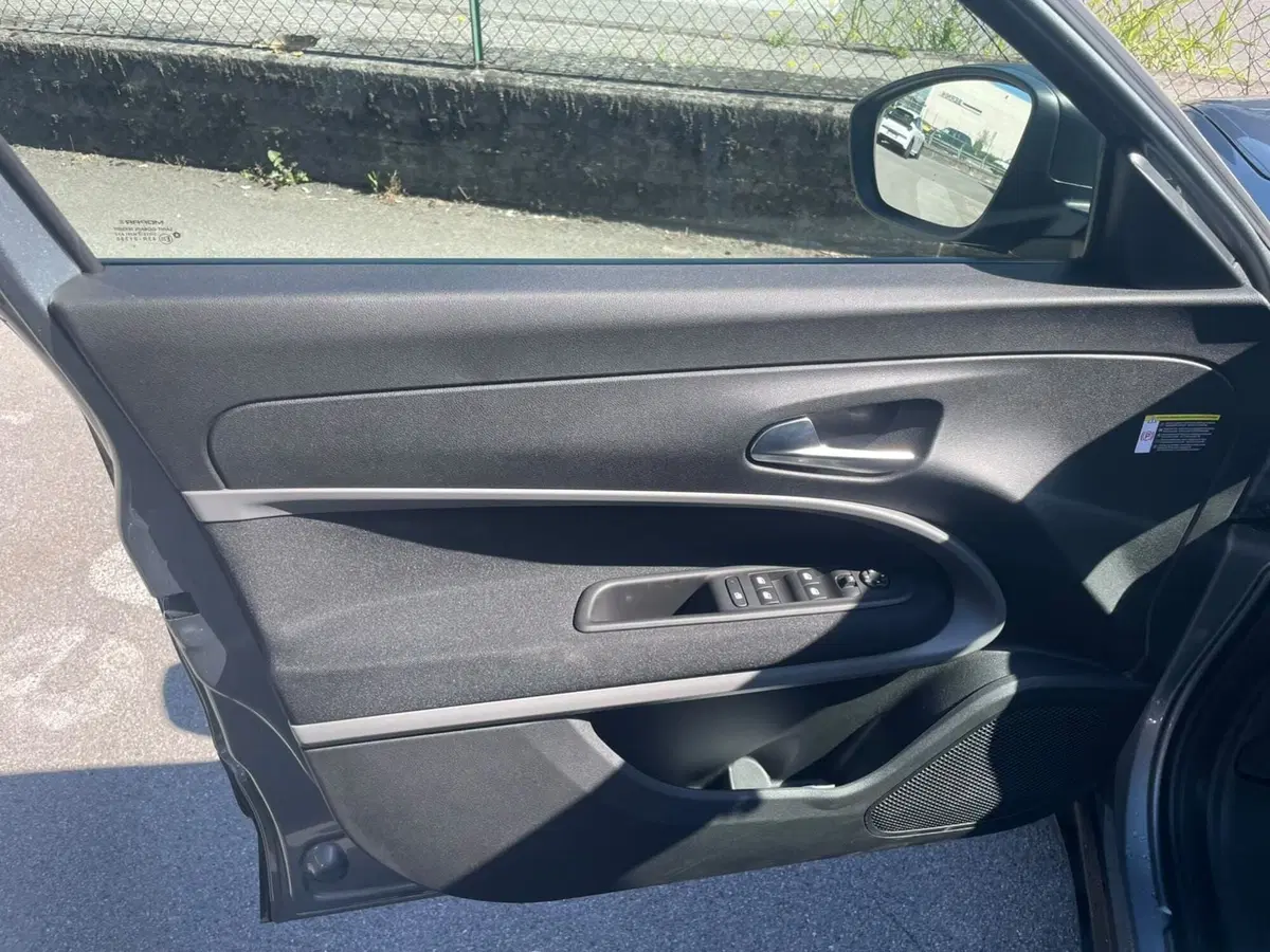 Jeep Avenger nuova a Lucca (8)