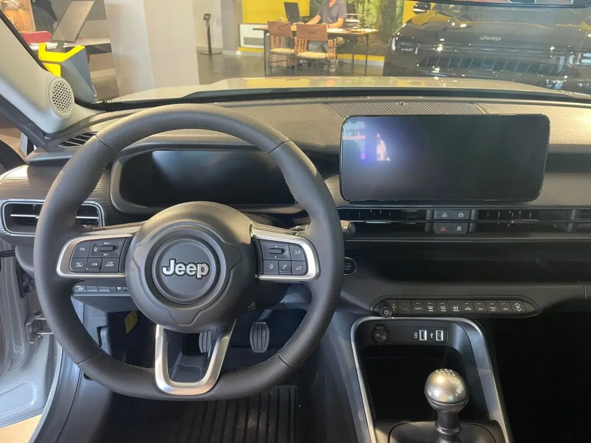 Jeep Avenger nuova a Lucca (10)