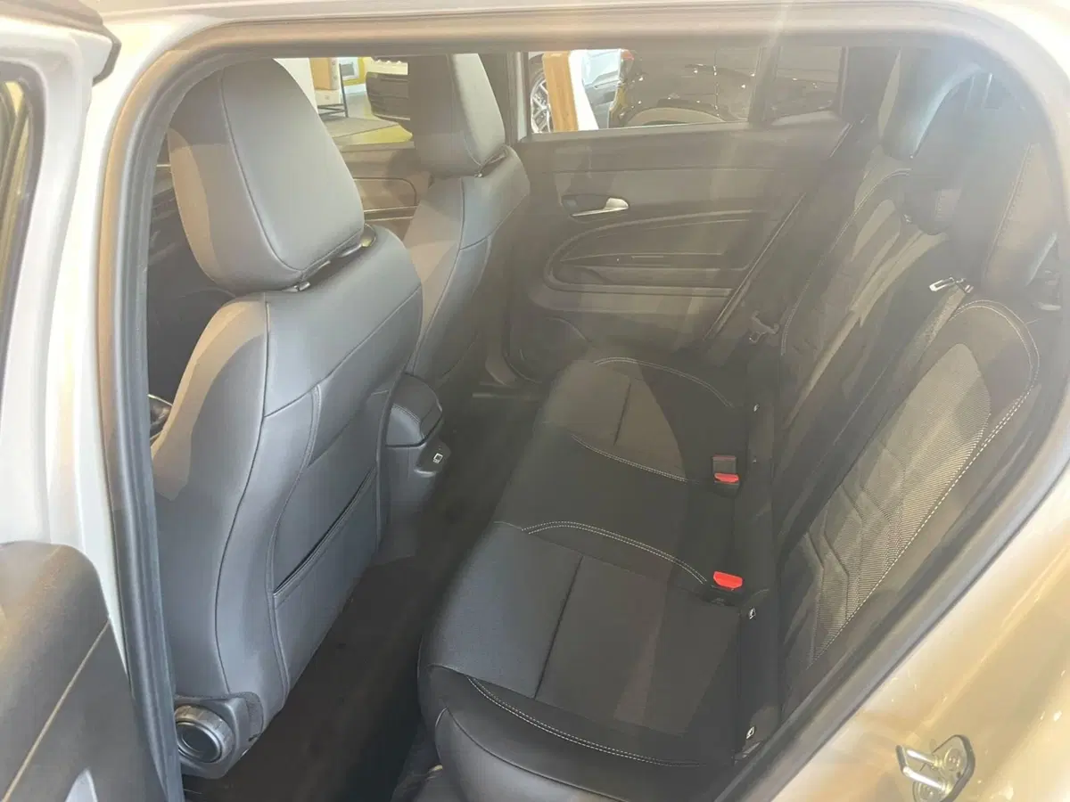 Jeep Avenger nuova a Lucca (11)