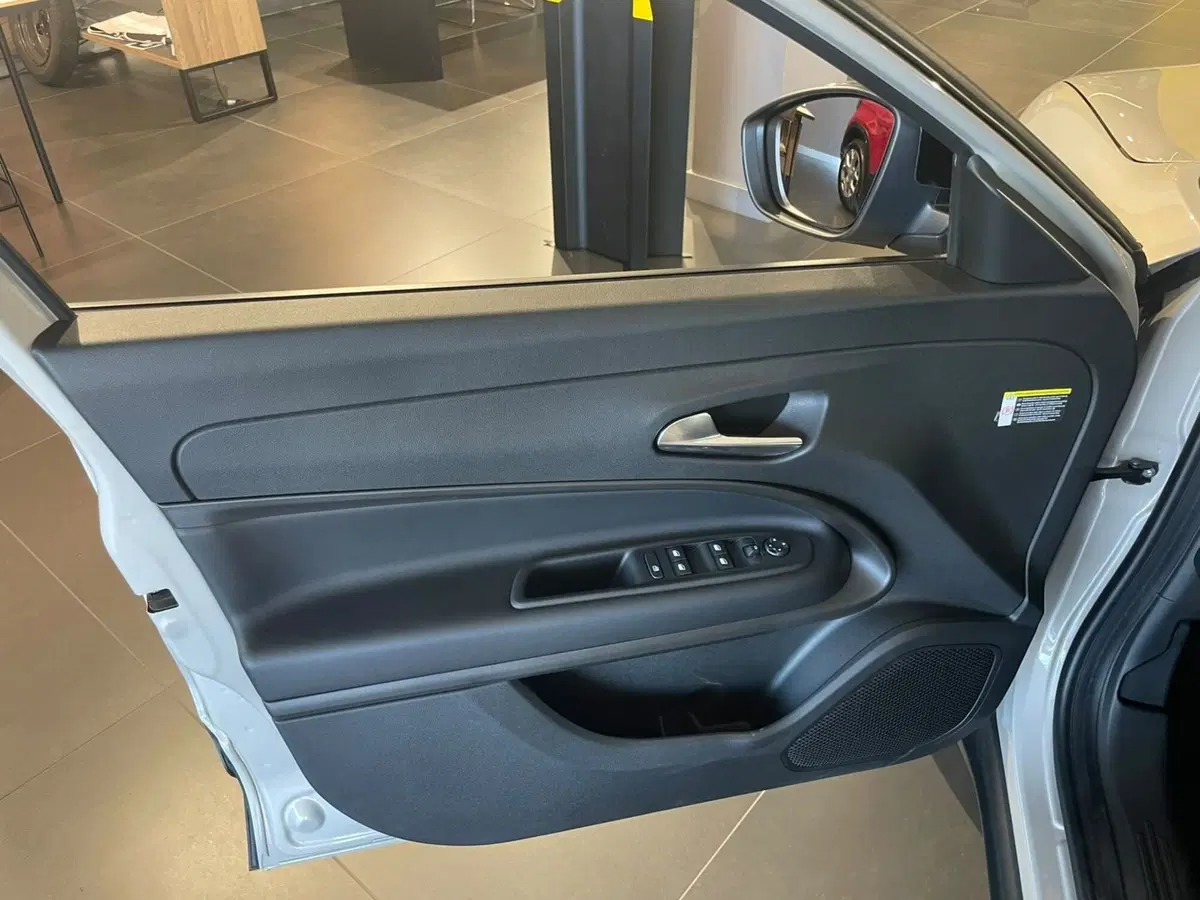Jeep Avenger nuova a Lucca (7)
