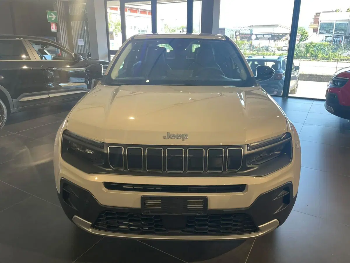 Jeep Avenger nuova a Lucca (8)