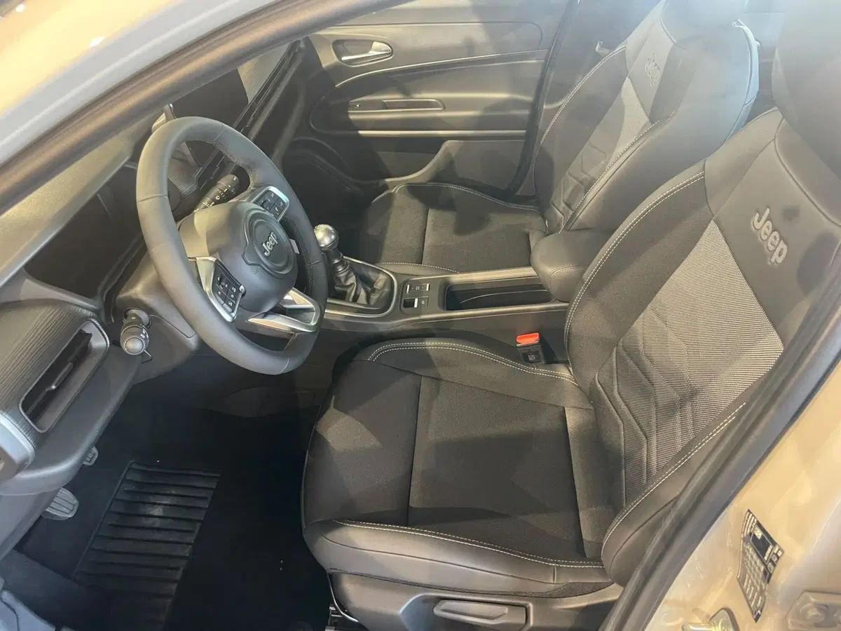 Jeep Avenger nuova a Lucca (9)