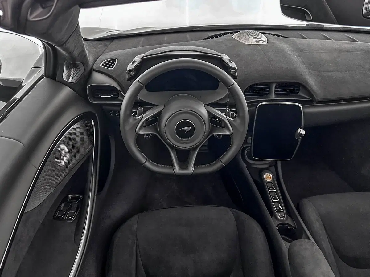 McLaren Artura Cabrio nuova a Milano (12)