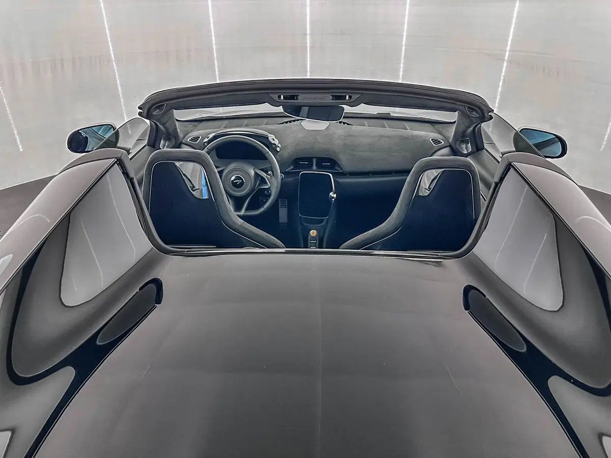 McLaren Artura Cabrio nuova a Milano (13)