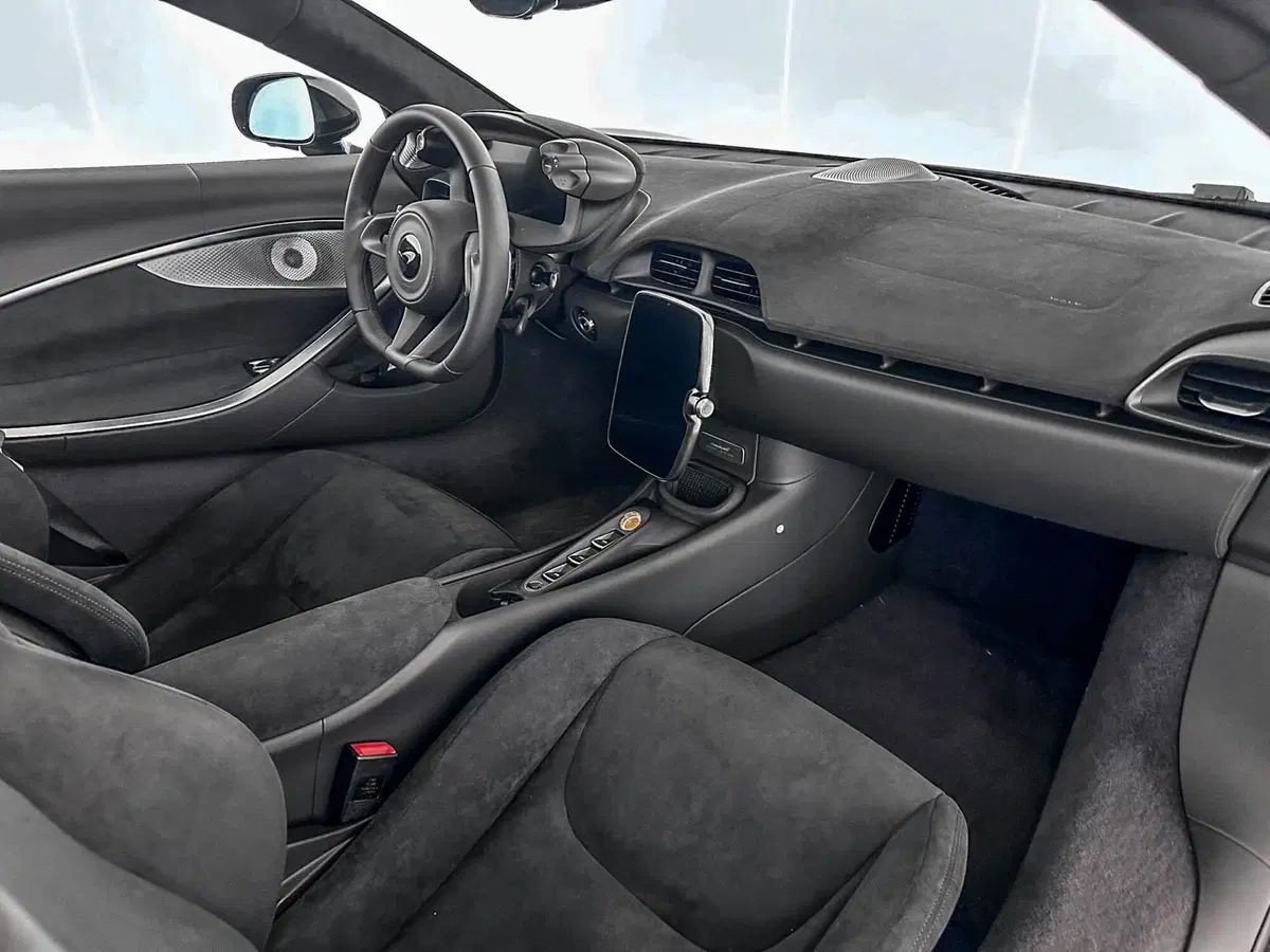 McLaren Artura Cabrio nuova a Milano (14)