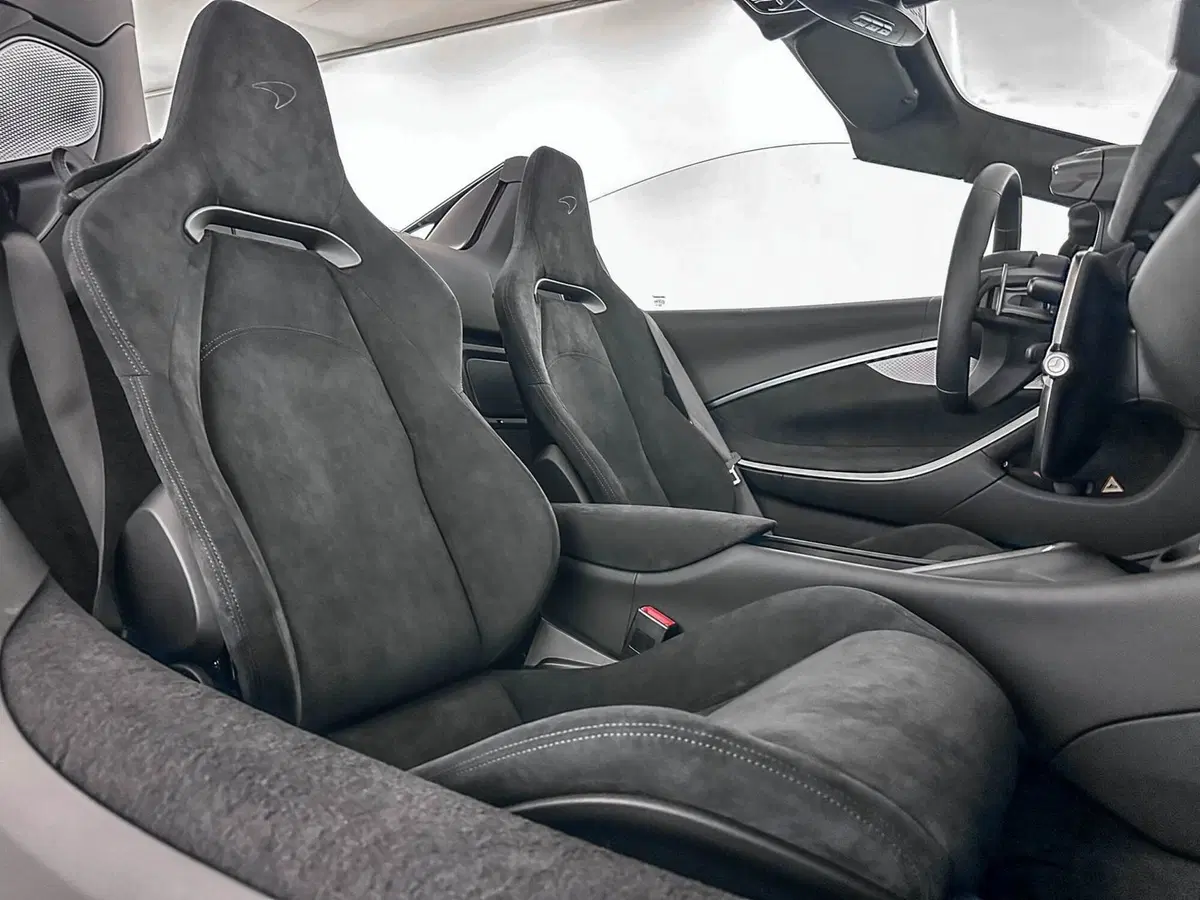 McLaren Artura Cabrio nuova a Milano (15)