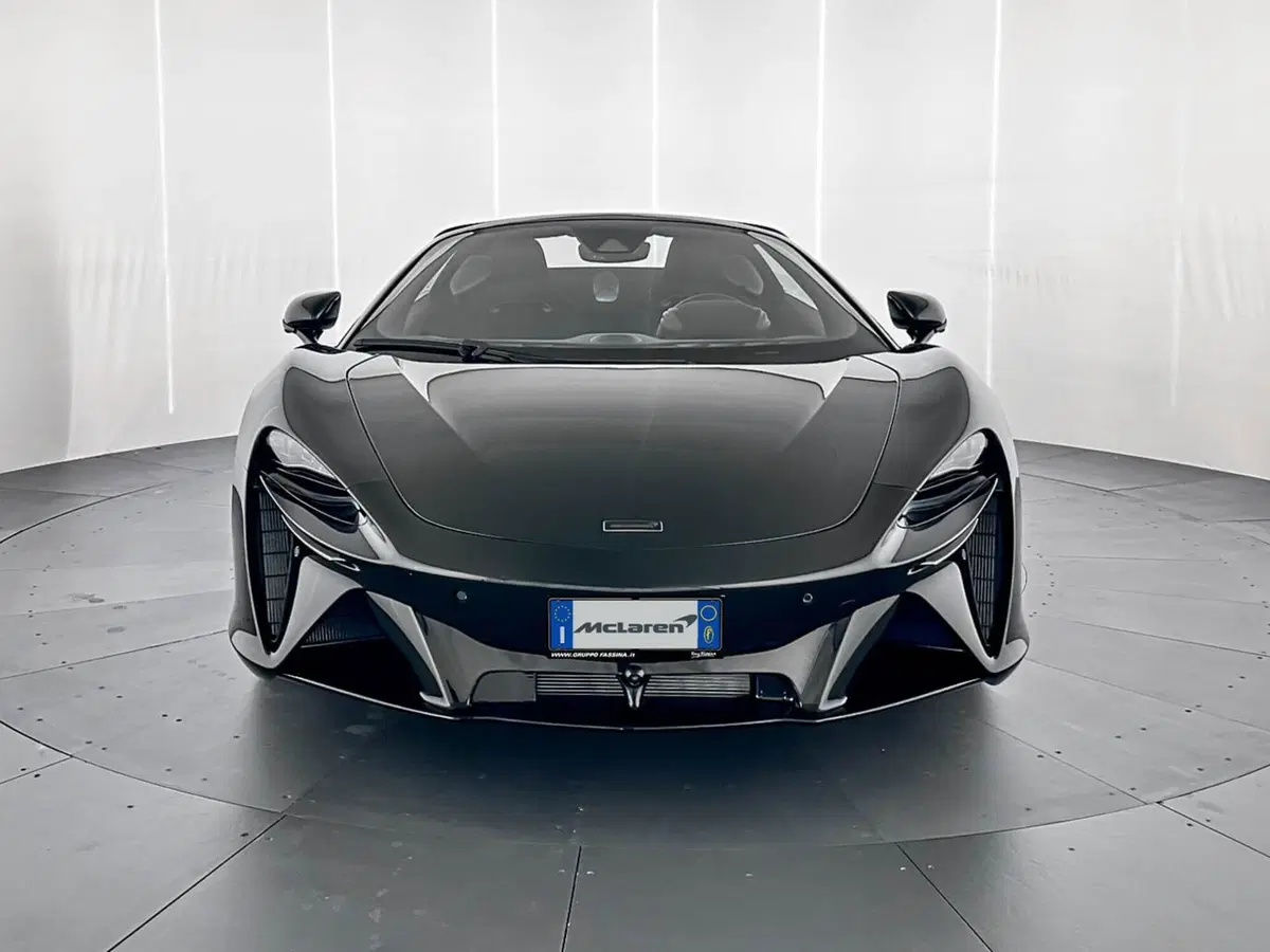 McLaren Artura Cabrio nuova a Milano (2)