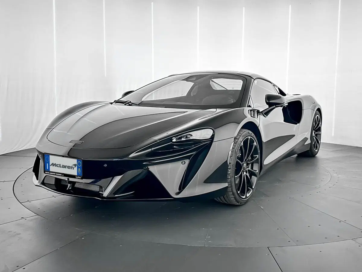 McLaren Artura Cabrio nuova a Milano (3)
