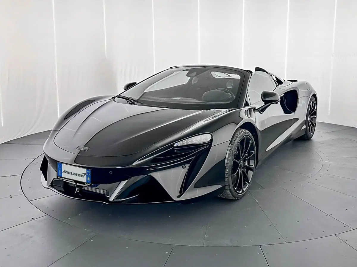 McLaren Artura Cabrio nuova a Milano (4)