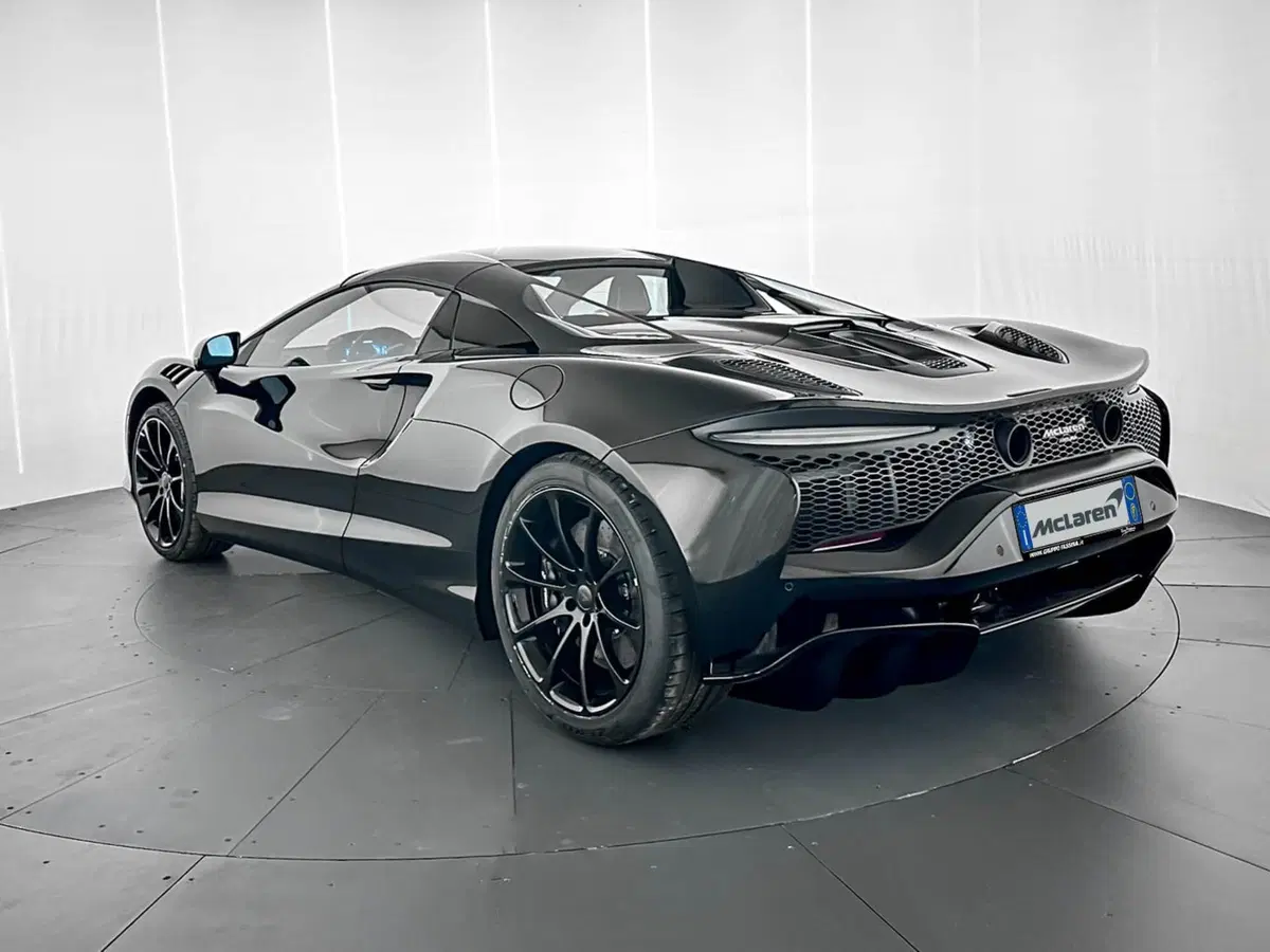 McLaren Artura Cabrio nuova a Milano (5)