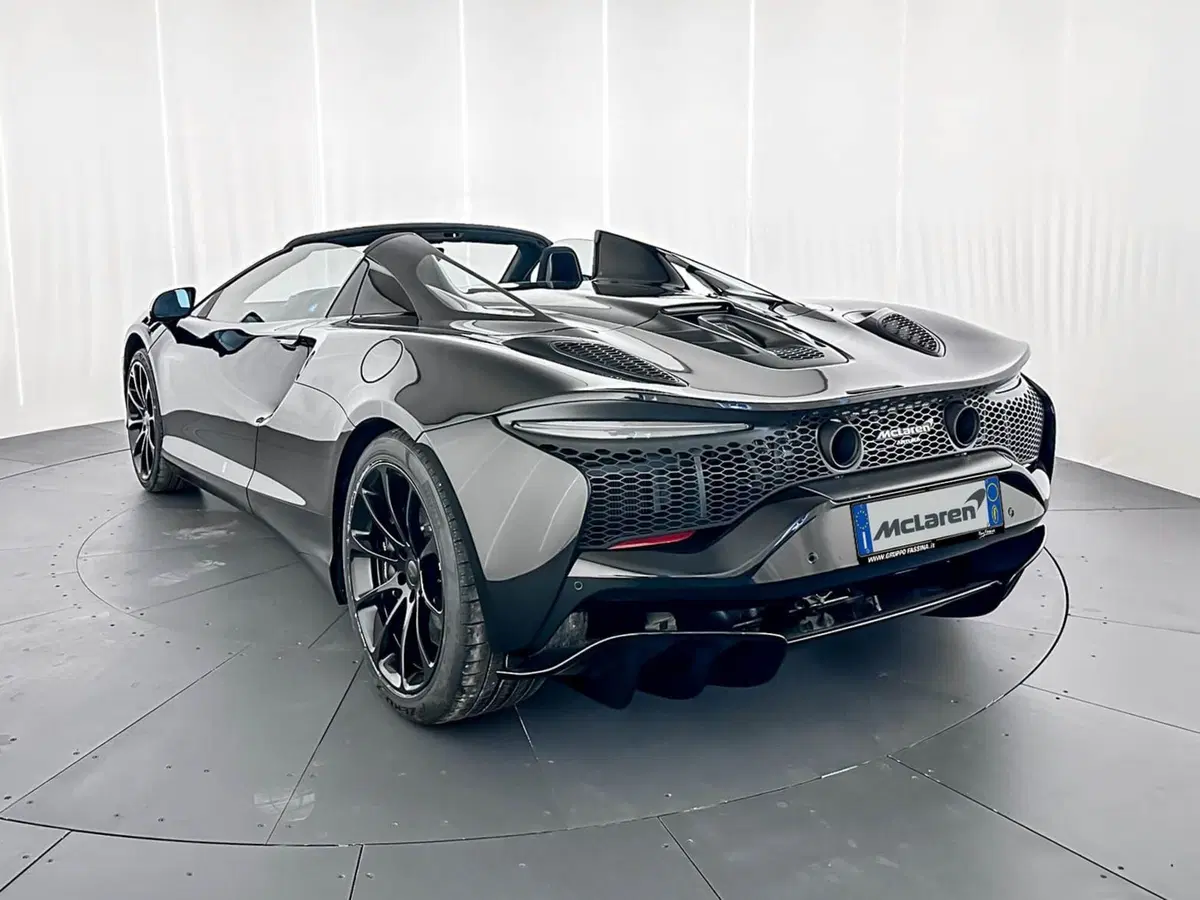 McLaren Artura Cabrio nuova a Milano (6)