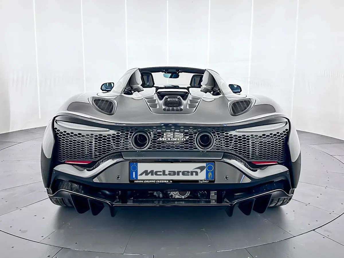 McLaren Artura Cabrio nuova a Milano (7)