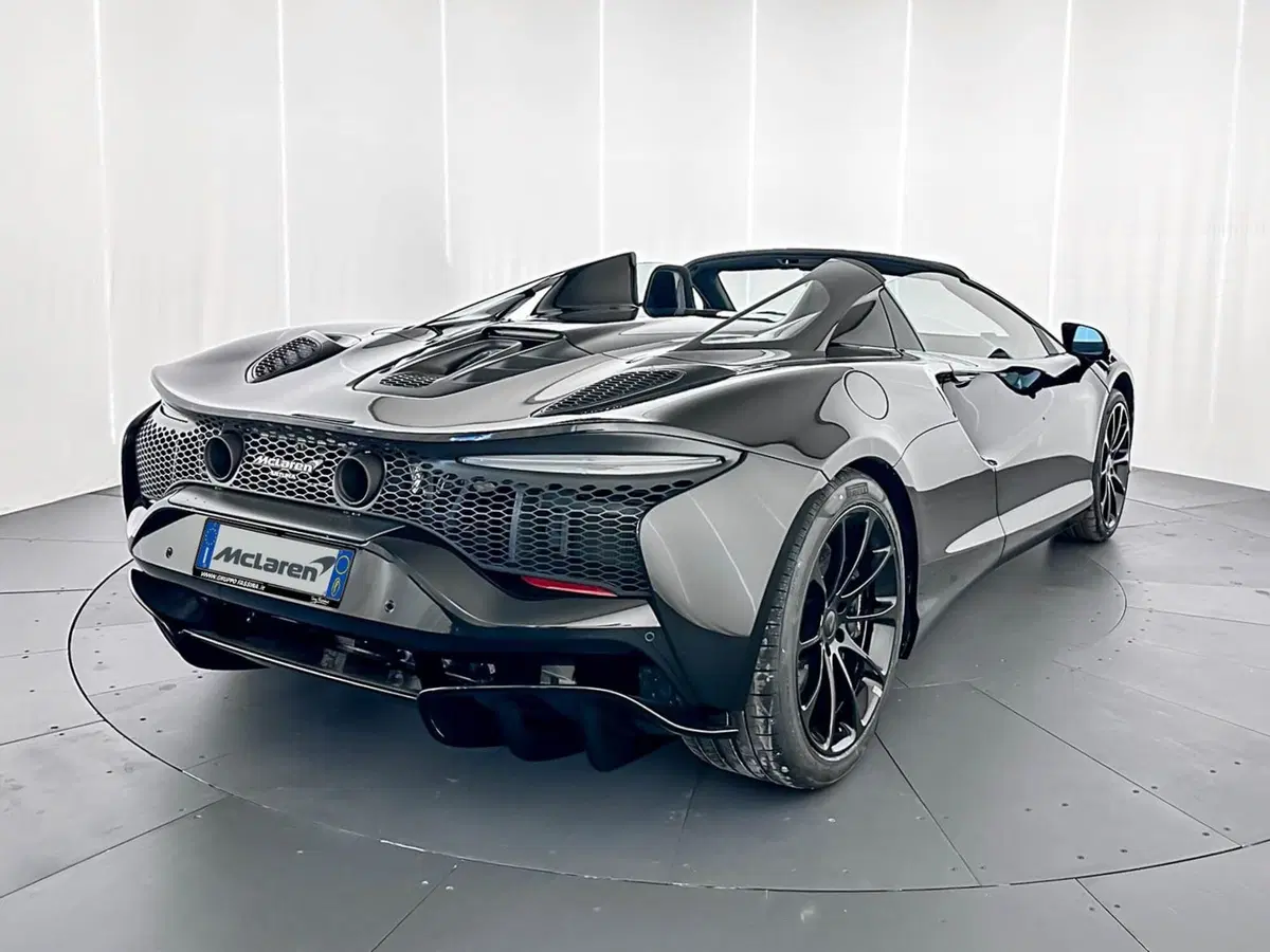 McLaren Artura Cabrio nuova a Milano (8)