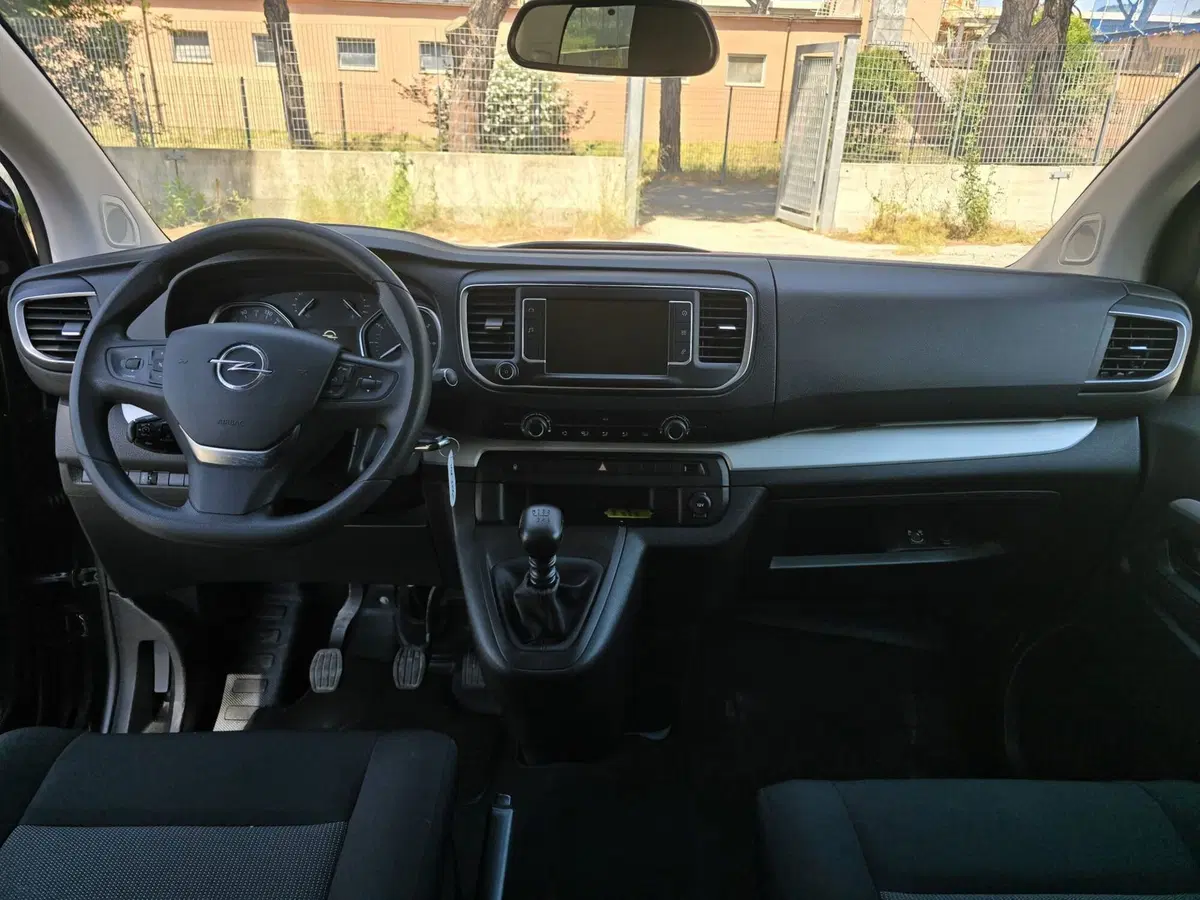 Opel Zafira Life usata a Massa-Carrara (5)