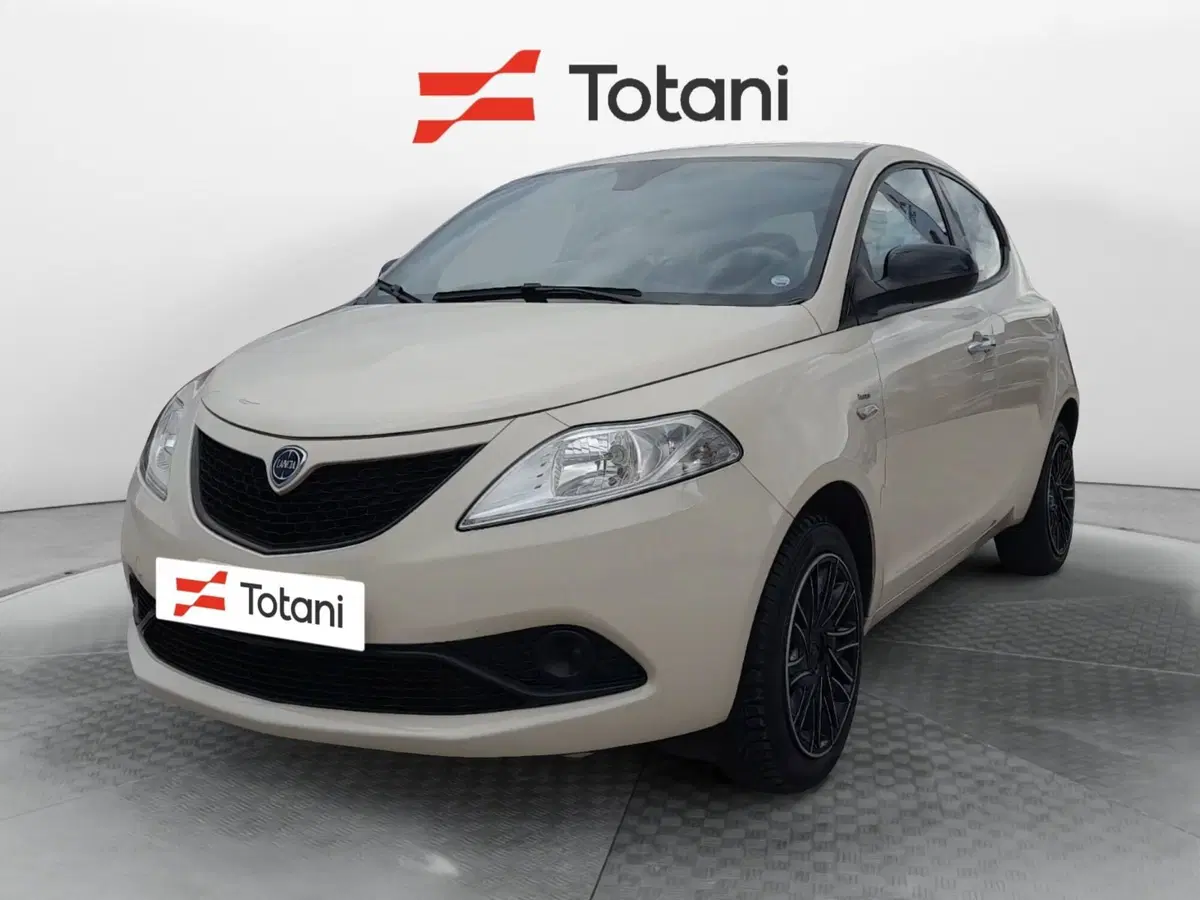 Lancia Ypsilon usata a L'Aquila