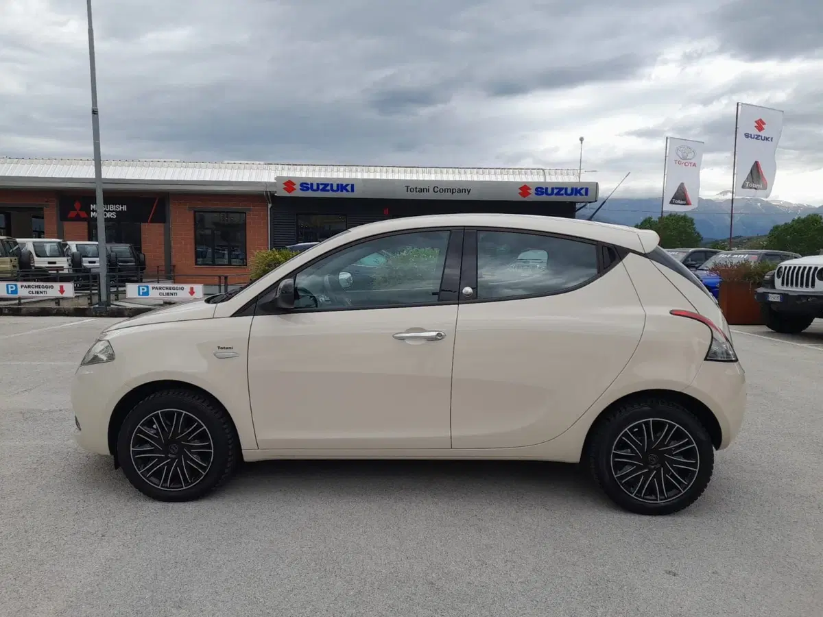Lancia Ypsilon usata a L'Aquila (15)