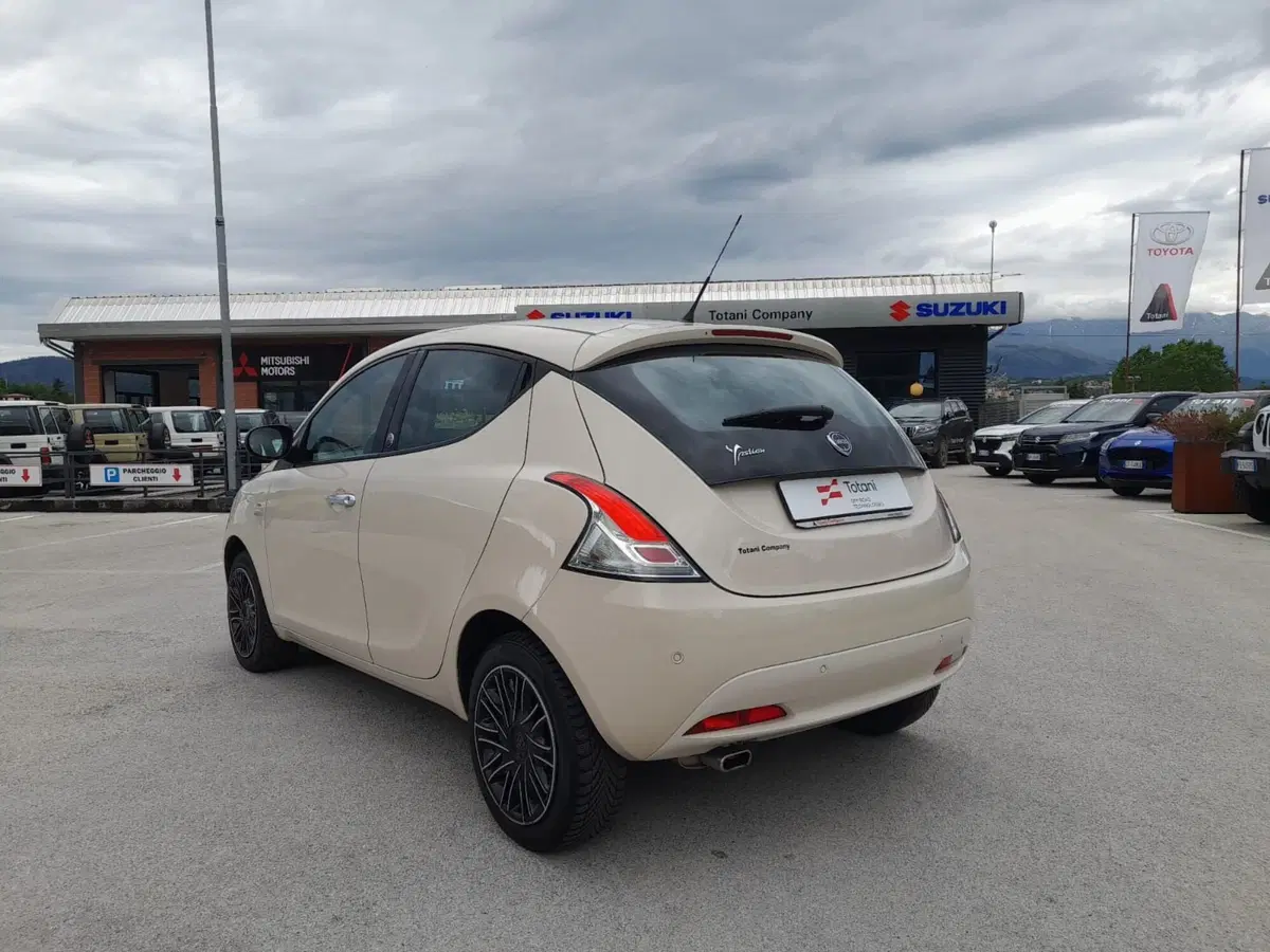 Lancia Ypsilon usata a L'Aquila (16)