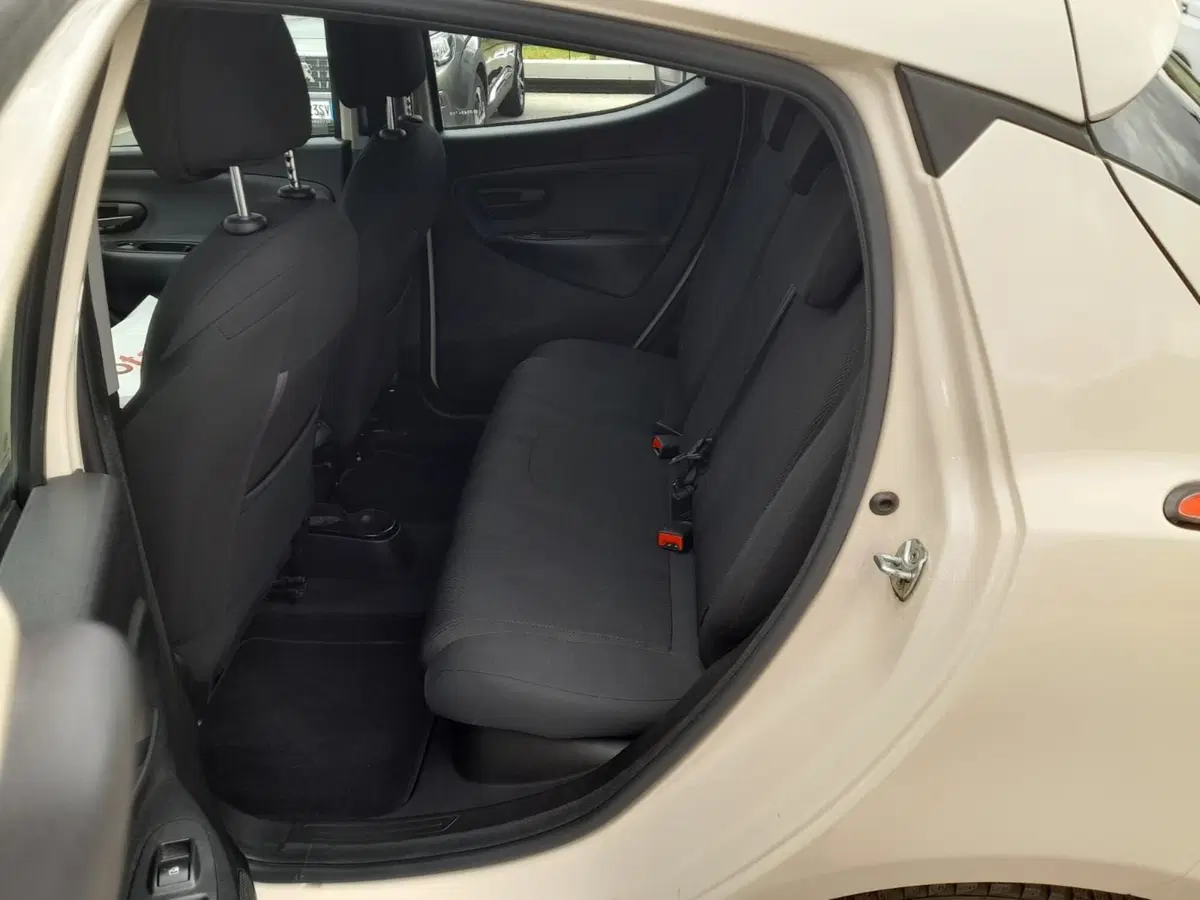 Lancia Ypsilon usata a L'Aquila (17)