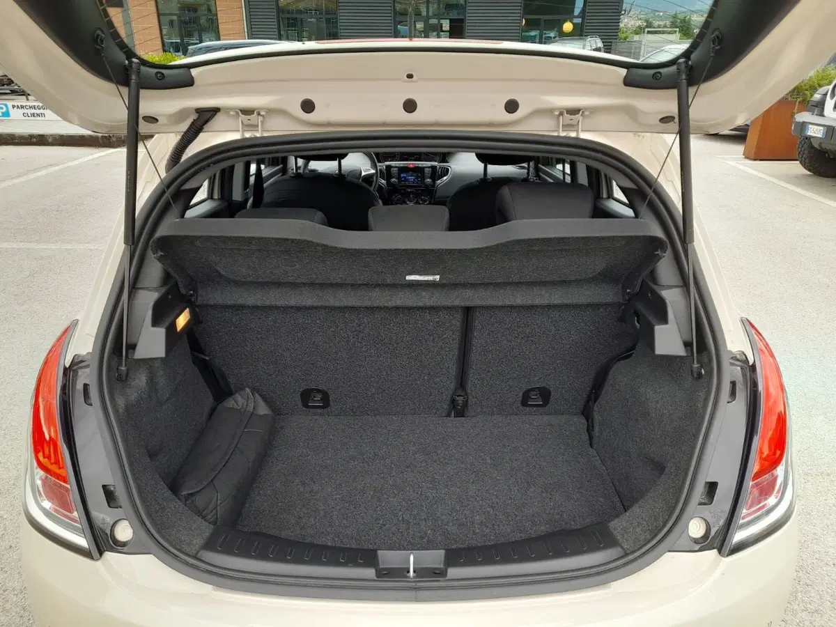 Lancia Ypsilon usata a L'Aquila (20)