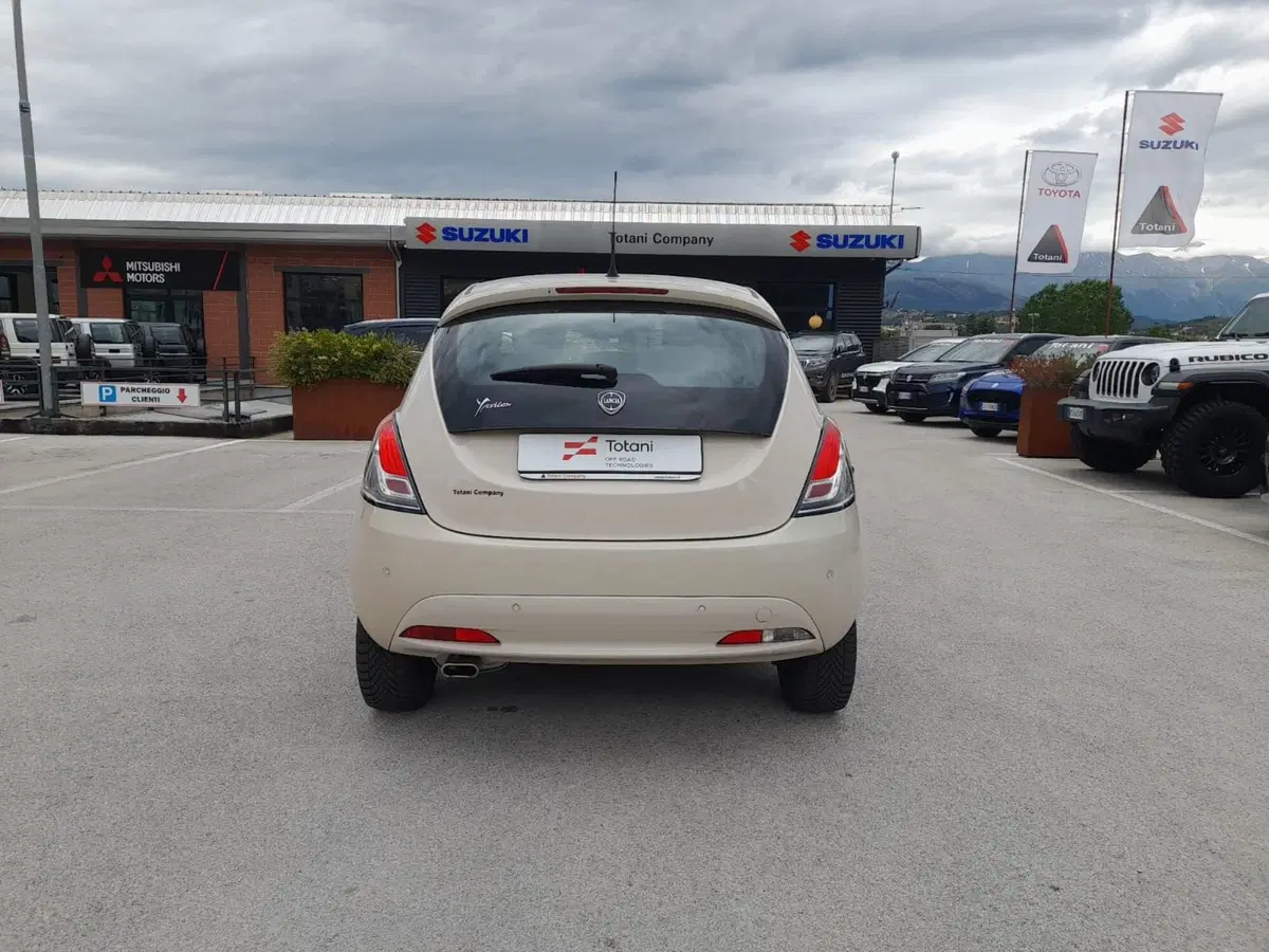 Lancia Ypsilon usata a L'Aquila (3)