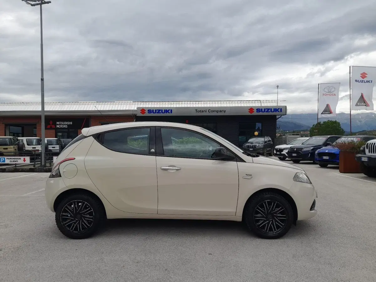 Lancia Ypsilon usata a L'Aquila (5)