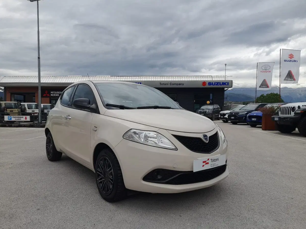 Lancia Ypsilon usata a L'Aquila (6)