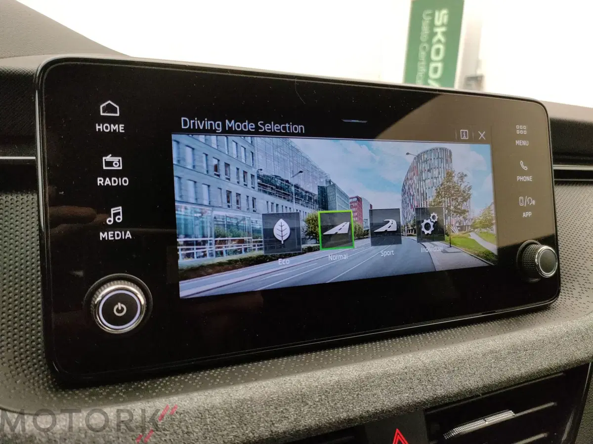 Skoda Kamiq usata a Varese (18)