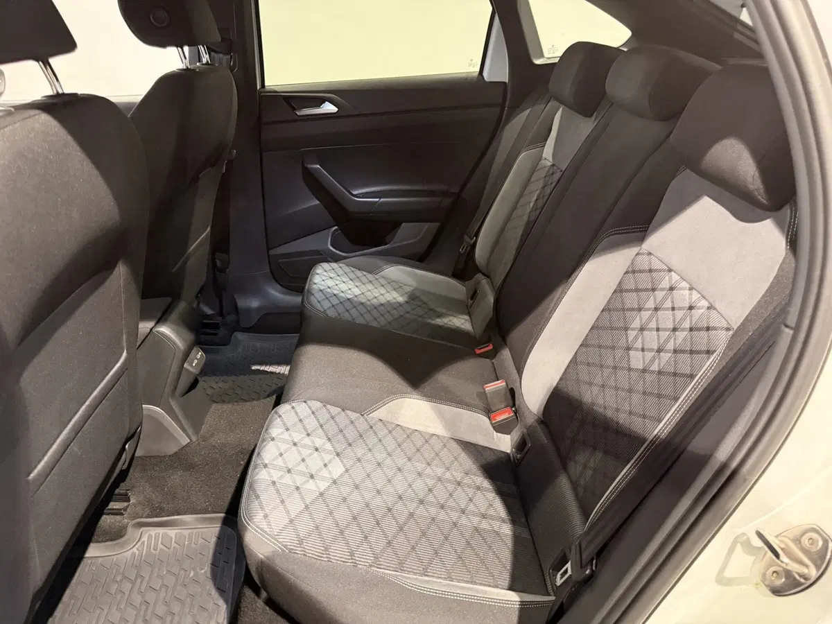 Volkswagen Taigo usata a Genova (8)
