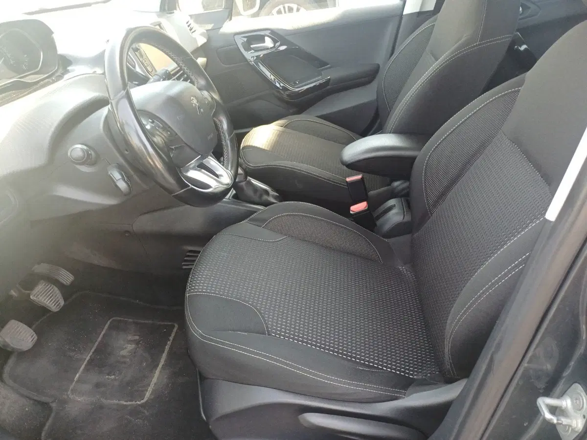 Peugeot 208 usata a La Spezia (11)