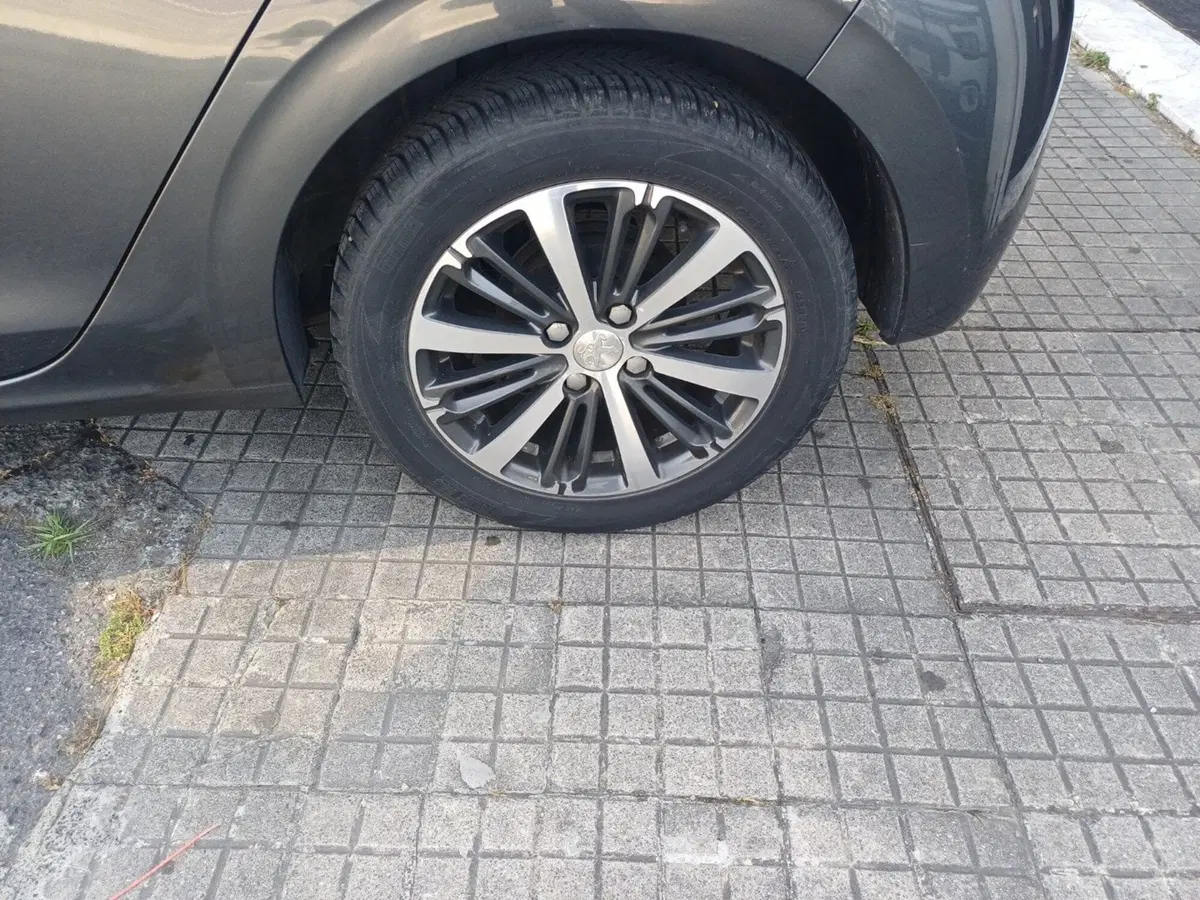 Peugeot 208 usata a La Spezia (12)
