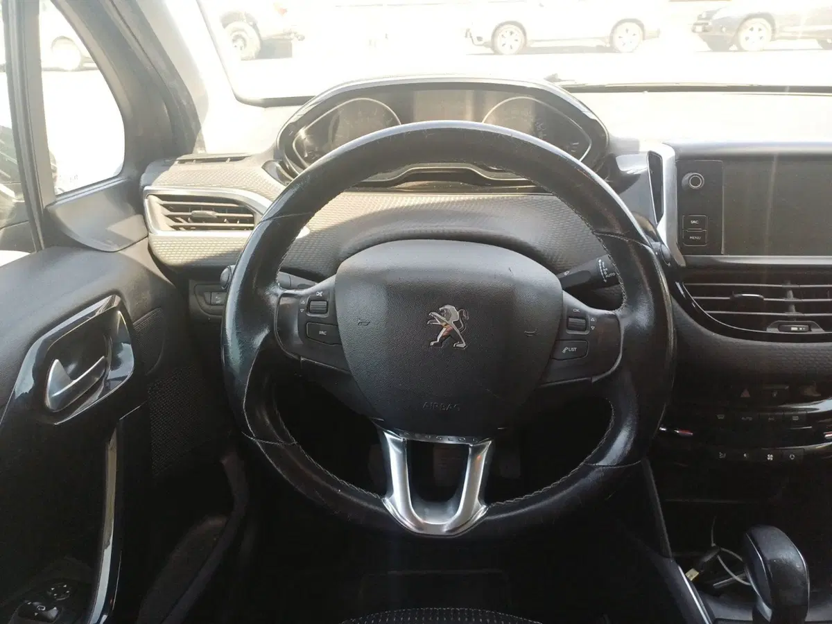 Peugeot 208 usata a La Spezia (14)
