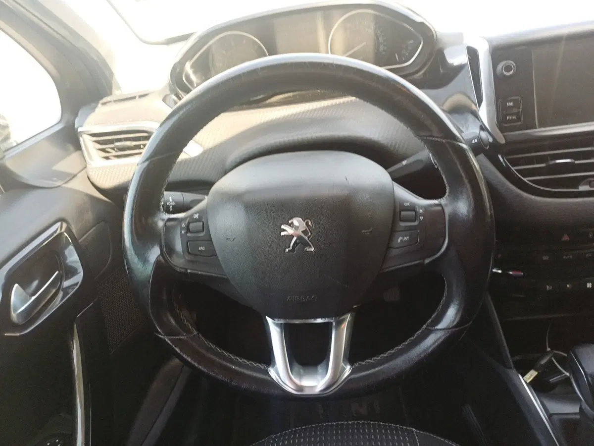 Peugeot 208 usata a La Spezia (15)